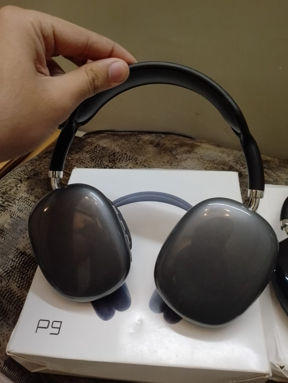 P9 Headphone - Wireless Bluetooth Headphones Adjustable Over-The-Ear Stereo Headset â€“ P9 (Random color)